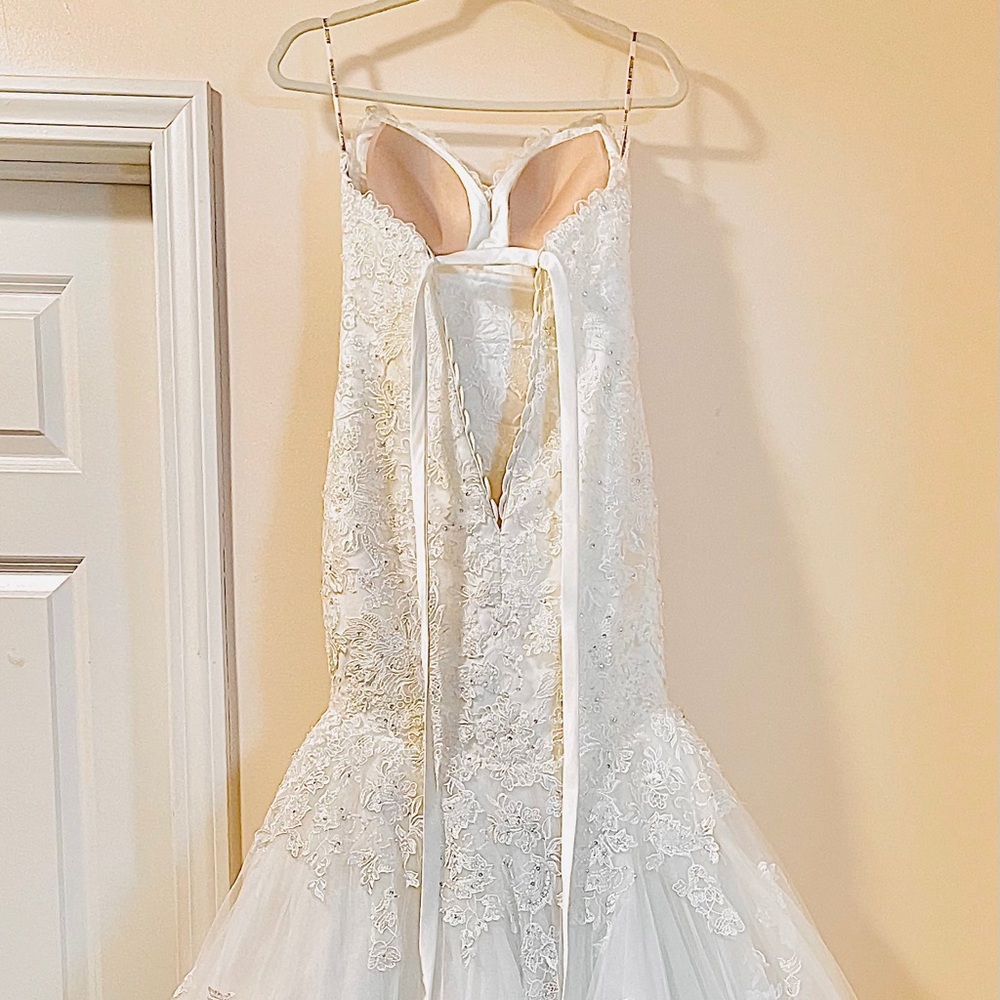Wedding Dress with Original Bagging. - Picture 4 of 6